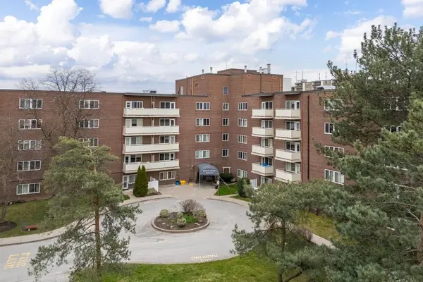 198 Scott ST #410, St. Catharines, ON L2N 5T3