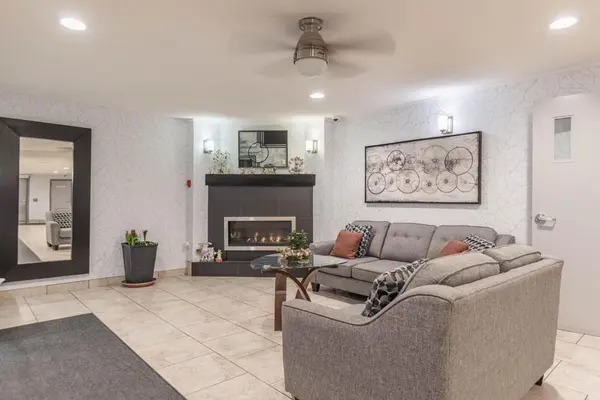 198 Scott ST #410, St. Catharines, ON L2N 5T3