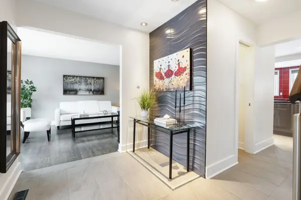 28 Holitman DR, Barrhaven, ON K2J 2A9