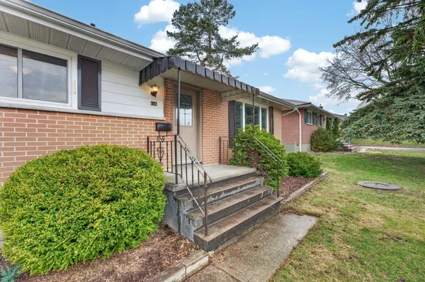 30 Oxford CRES, Loyalist, ON K7N 1P9