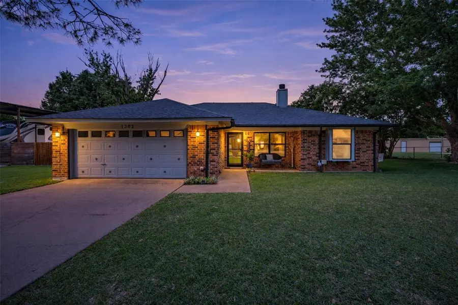 1202 Spanish Flower Drive, Granbury, TX 76048