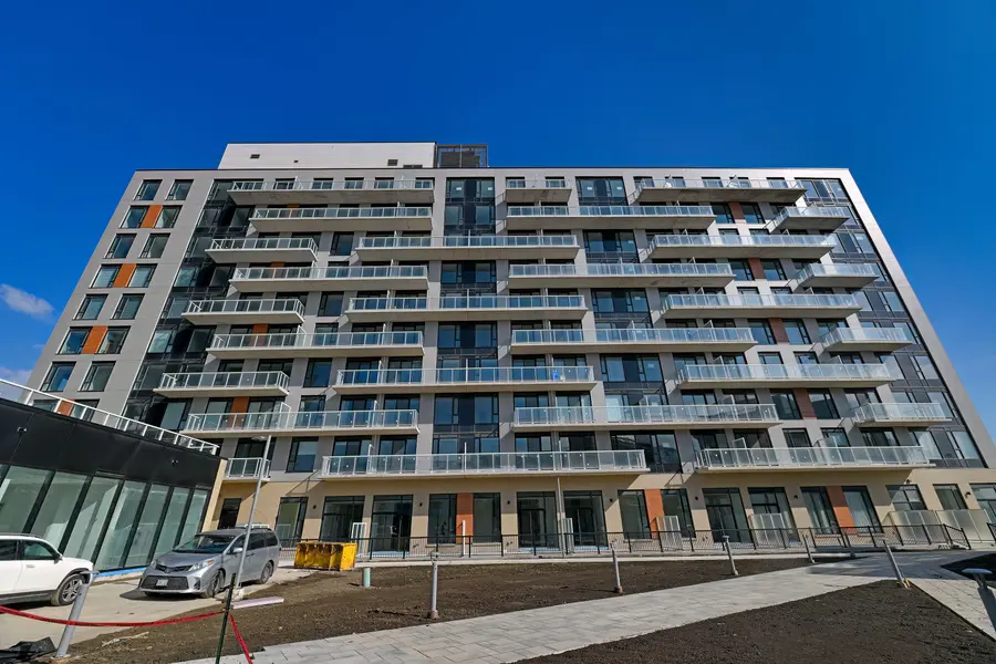 6 David Eyer RD #806, Richmond Hill, ON L4S 1M4