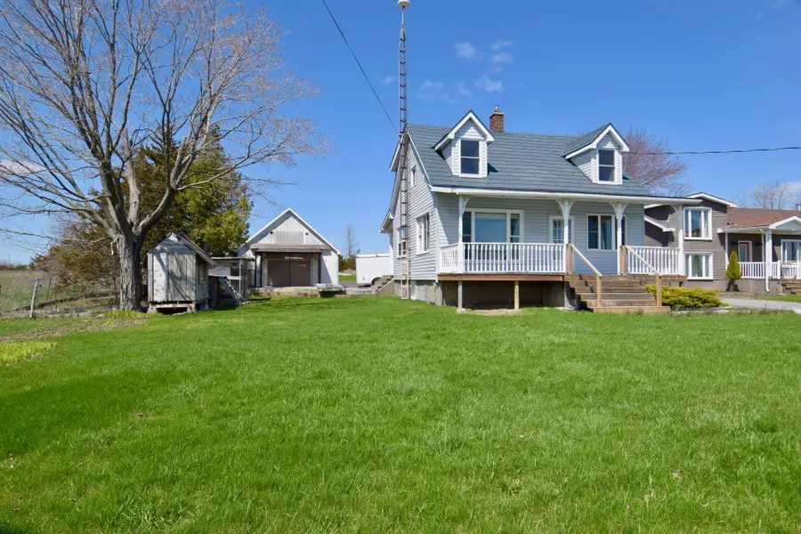 5157 Bath RD, Loyalist, ON K0H 1G0