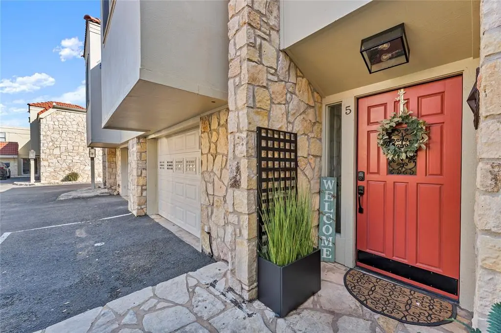 200 Free Rein #5, Horseshoe Bay, TX 78657