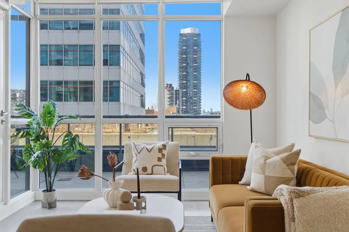 30 Roehampton AVE #706, Toronto C10, ON M4P 0B9