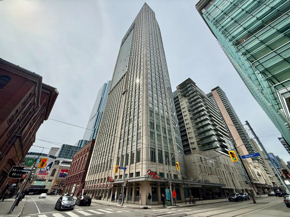 210 Victoria ST #717, Toronto C08, ON M5B 2R3