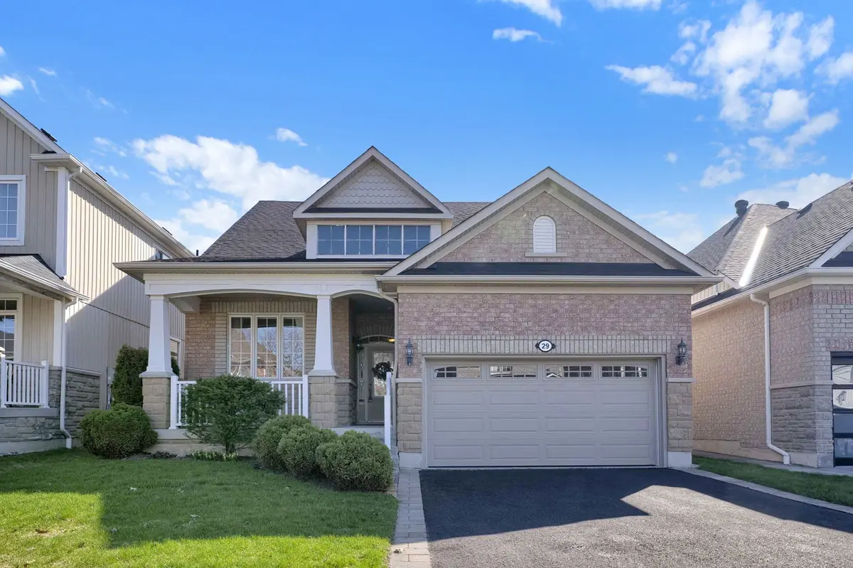 29 Rockland CRES, Whitby, ON L1M 0A8