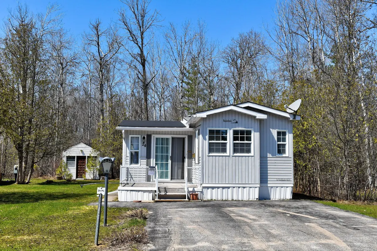 24 Prince Charles AVE N, Springwater, ON L0L 1P0