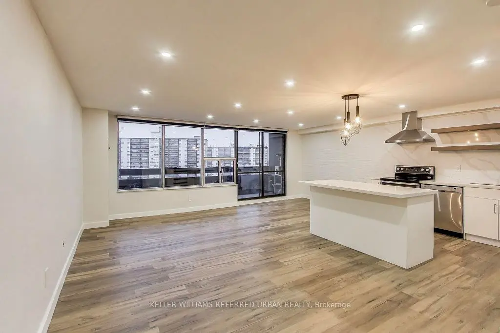 11 Wincott DR #1215, Toronto W09, ON M9R 2R9