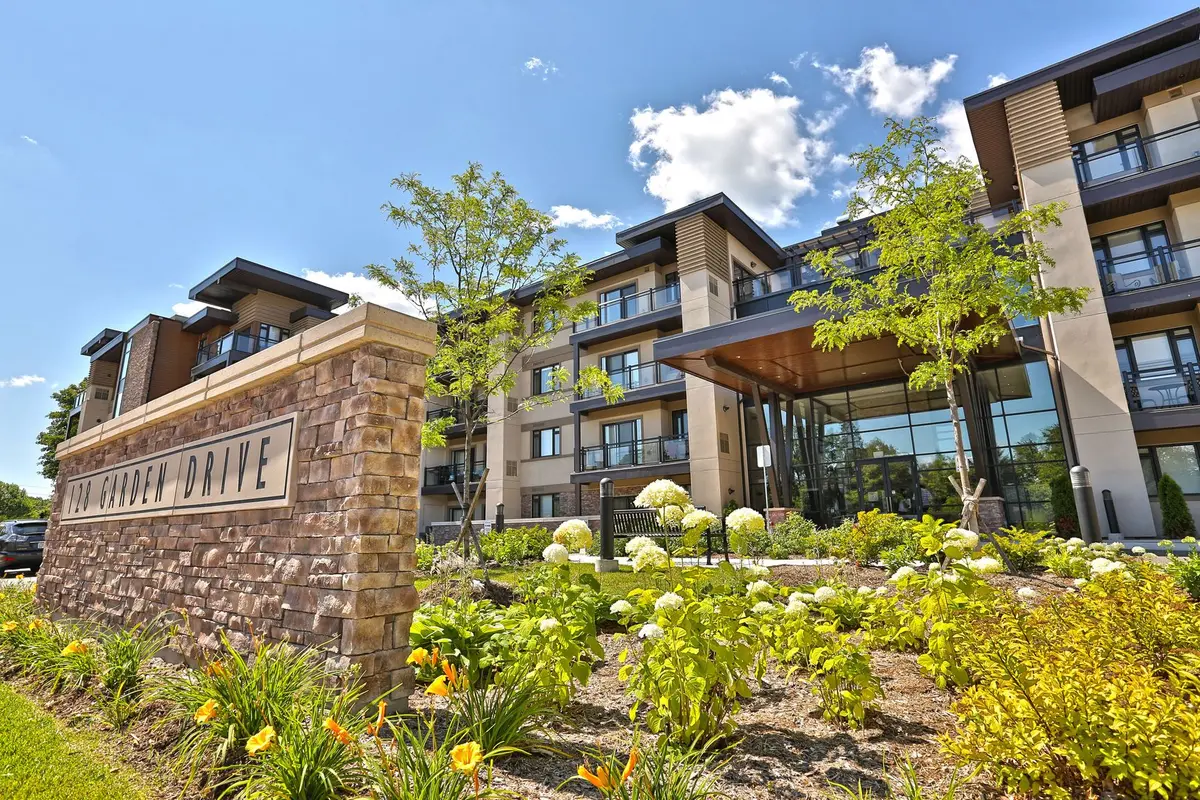 128 Garden DR #103, Oakville, ON L6K 0H7
