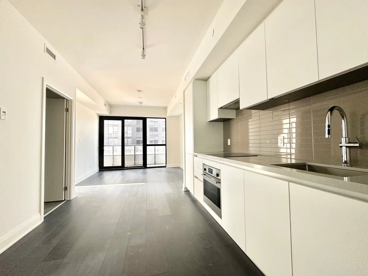 2 Erskine RD #2607, Mississauga, ON L5B 0S1