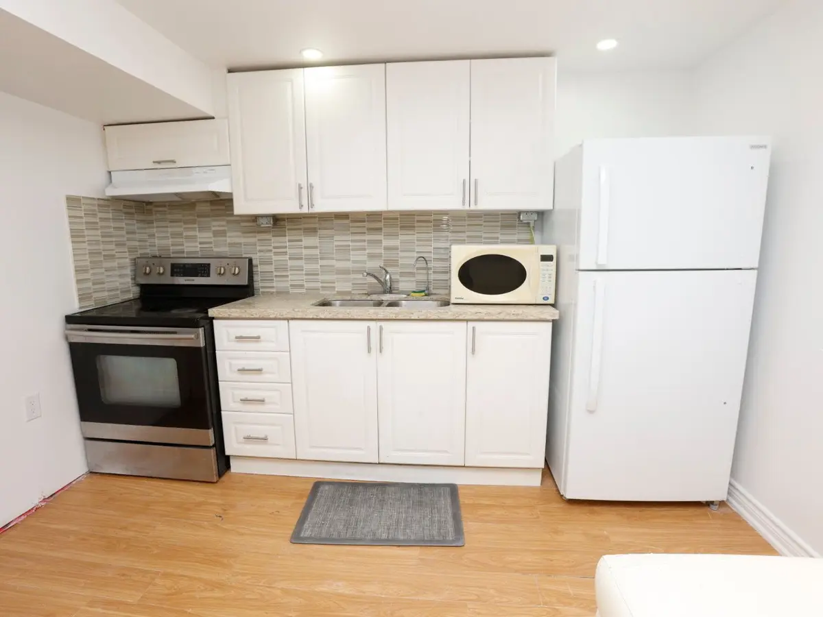 6482 Chaumont CRES #Lower, Mississauga, ON L5N 2M8