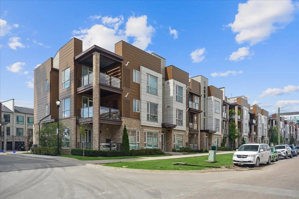 2370 Khalsa Gate #211, Oakville, ON L6M 1P5