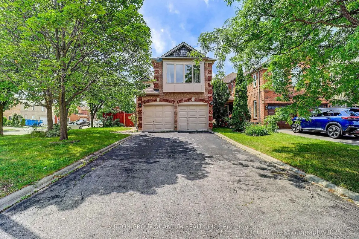 3246 Fanleaf DR, Mississauga, ON L5N 7C9