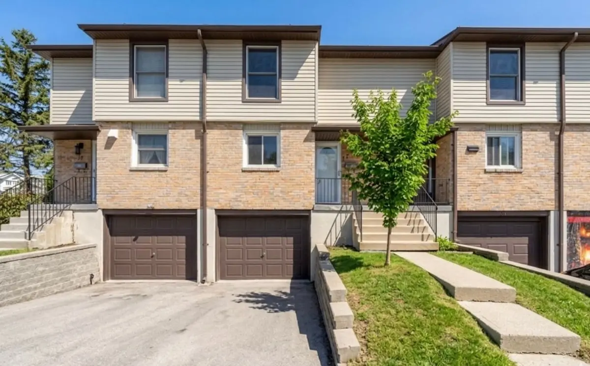 10 Angus RD #17, Hamilton, ON L8K 6K3