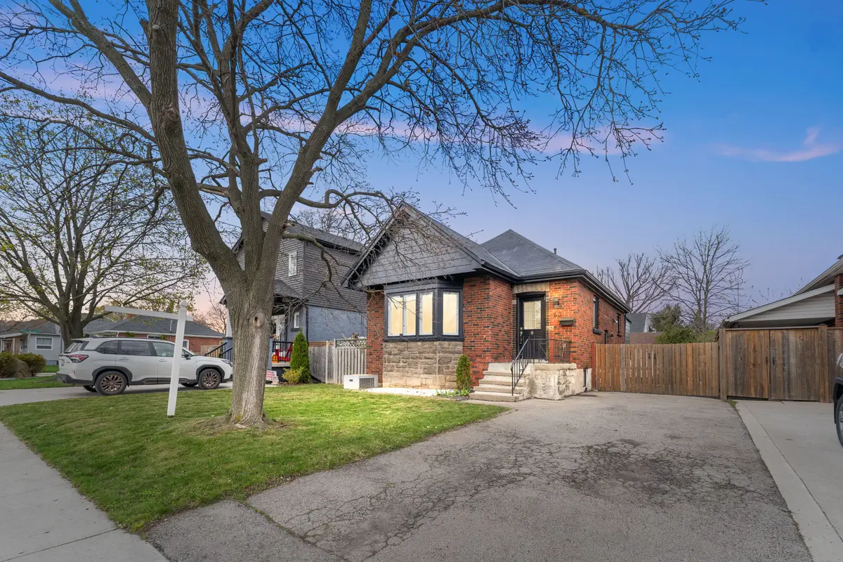 53 Brucedale AVE E, Hamilton, ON L9A 1N2