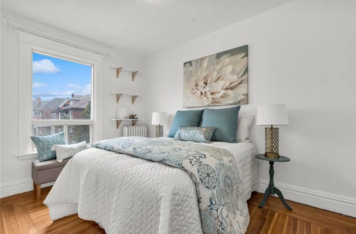 100 Dunsmure RD #2, Hamilton, ON L8M 1S4