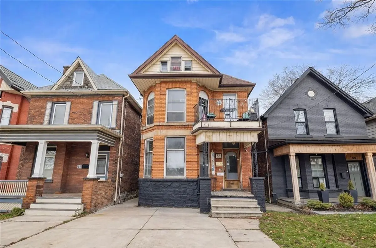 51 Smith AVE #Main, Hamilton, ON L8L 5P2