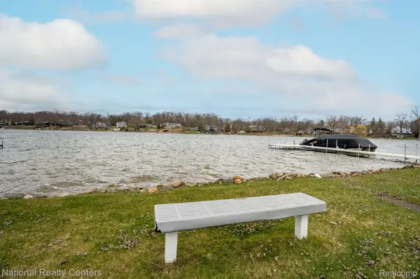 6978 COLONY DR, West Bloomfield Twp, MI 48323