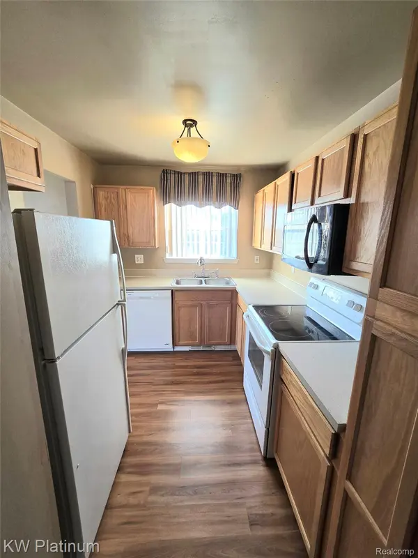 46225 CAVALIER DR, Macomb Township, MI 48044