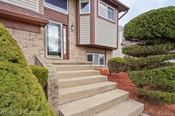 7165 Amanda DR, Van Buren Charter Township, MI 48111