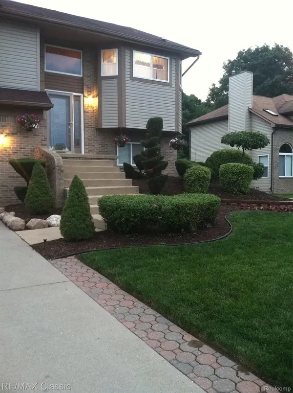 7165 Amanda DR, Van Buren Charter Township, MI 48111