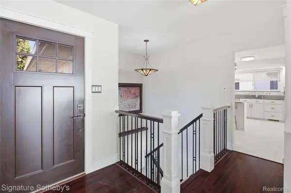 2497 W Walton BLVD, Waterford Charter Township, MI 48329