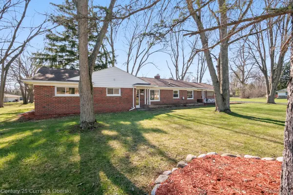 25335 Waycross, Southfield, MI 48033