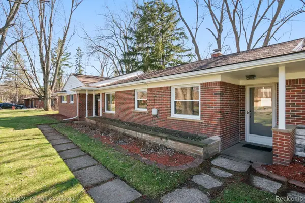 25335 Waycross, Southfield, MI 48033