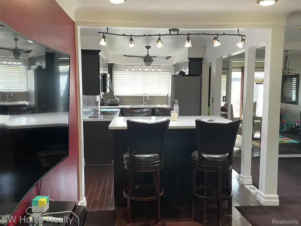 15838 Harden CIR E, Southfield, MI 48075