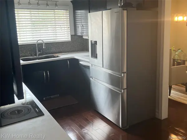 15838 Harden CIR E, Southfield, MI 48075