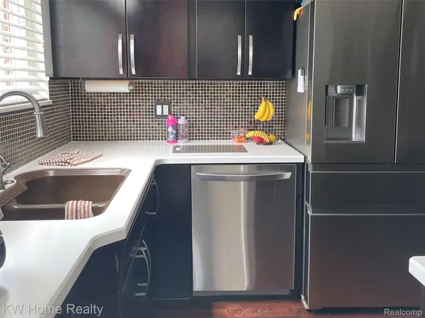 15838 Harden CIR E, Southfield, MI 48075