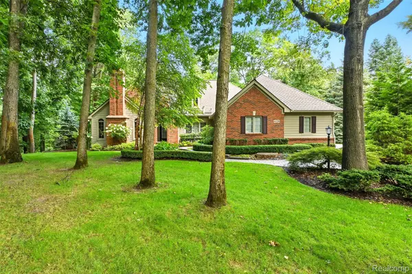 6228 Windemere PT, Hamburg Township, MI 48116