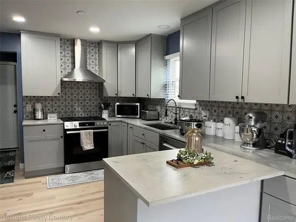 15719 Golden DR, Macomb Township, MI 48044