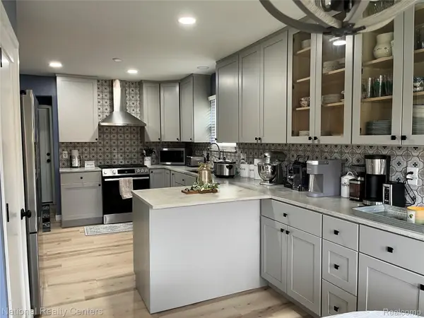 15719 Golden DR, Macomb Township, MI 48044