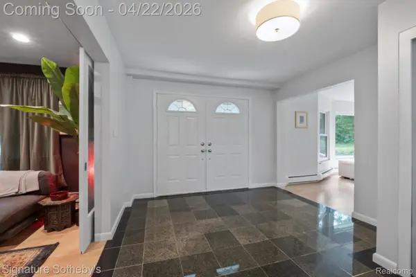 2593 S Christian Hills DR, Rochester Hills, MI 48309