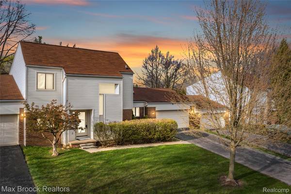 5324 Fairway CT, West Bloomfield Charter Township, MI 48323