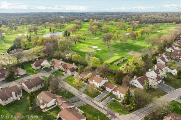 5324 Fairway CT, West Bloomfield Charter Township, MI 48323