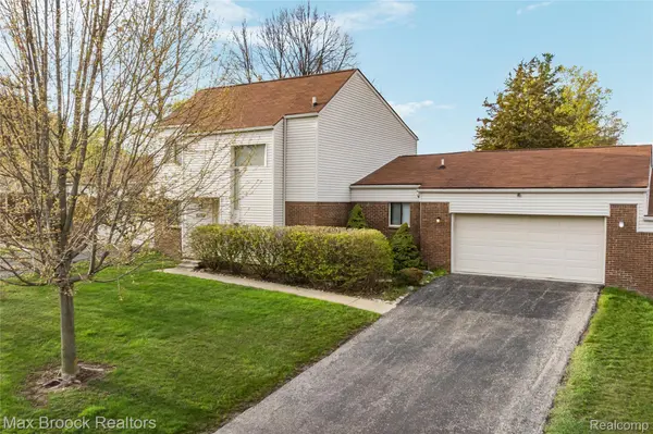 5324 Fairway CT, West Bloomfield Charter Township, MI 48323