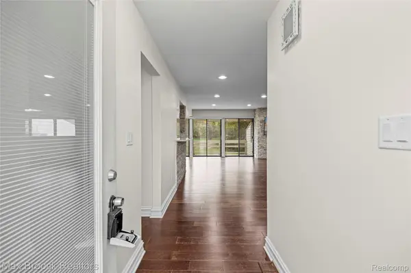 5324 Fairway CT, West Bloomfield Charter Township, MI 48323