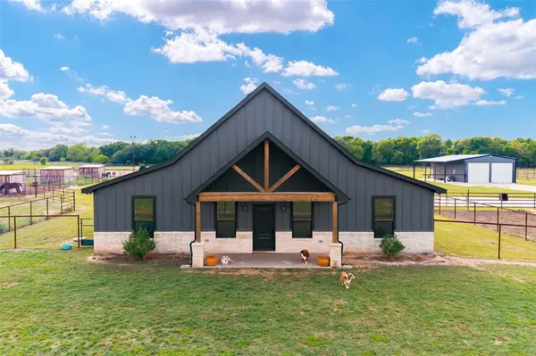 11200 Light Road, Lipan, TX 76462