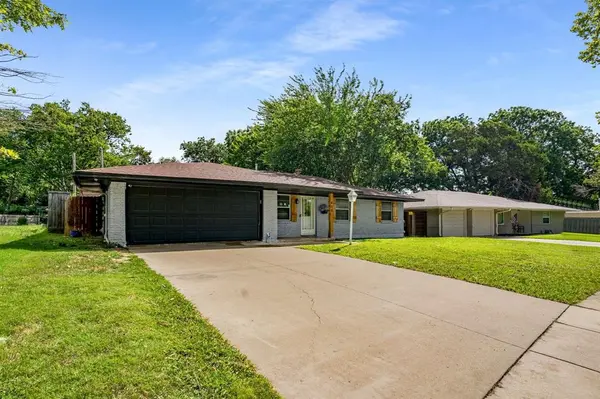 405 Harriett Street, Arlington, TX 76010