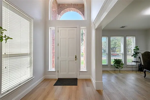 2037 Usa Drive, Plano, TX 75025