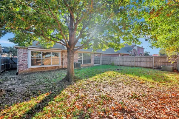 107 Crepe Myrtle Drive, Euless, TX 76039