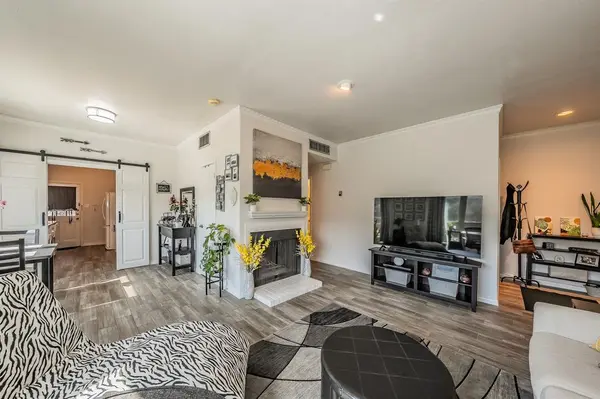 4415 Bellaire Drive S #203S, Fort Worth, TX 76109