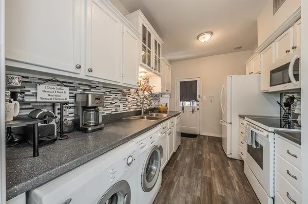 4415 Bellaire Drive S #203S, Fort Worth, TX 76109