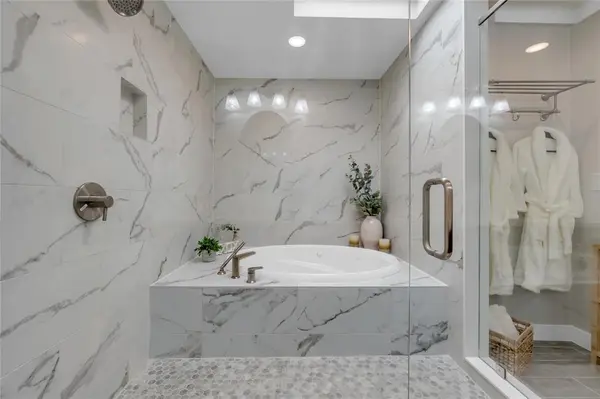 200 Free Rein #5, Horseshoe Bay, TX 78657