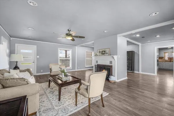 1313 W Sanford Street, Arlington, TX 76012