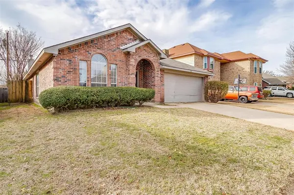 927 Simon Drive, Cedar Hill, TX 75104
