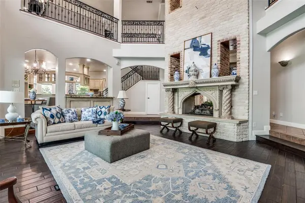 2032 Cains Lane, Mansfield, TX 76063